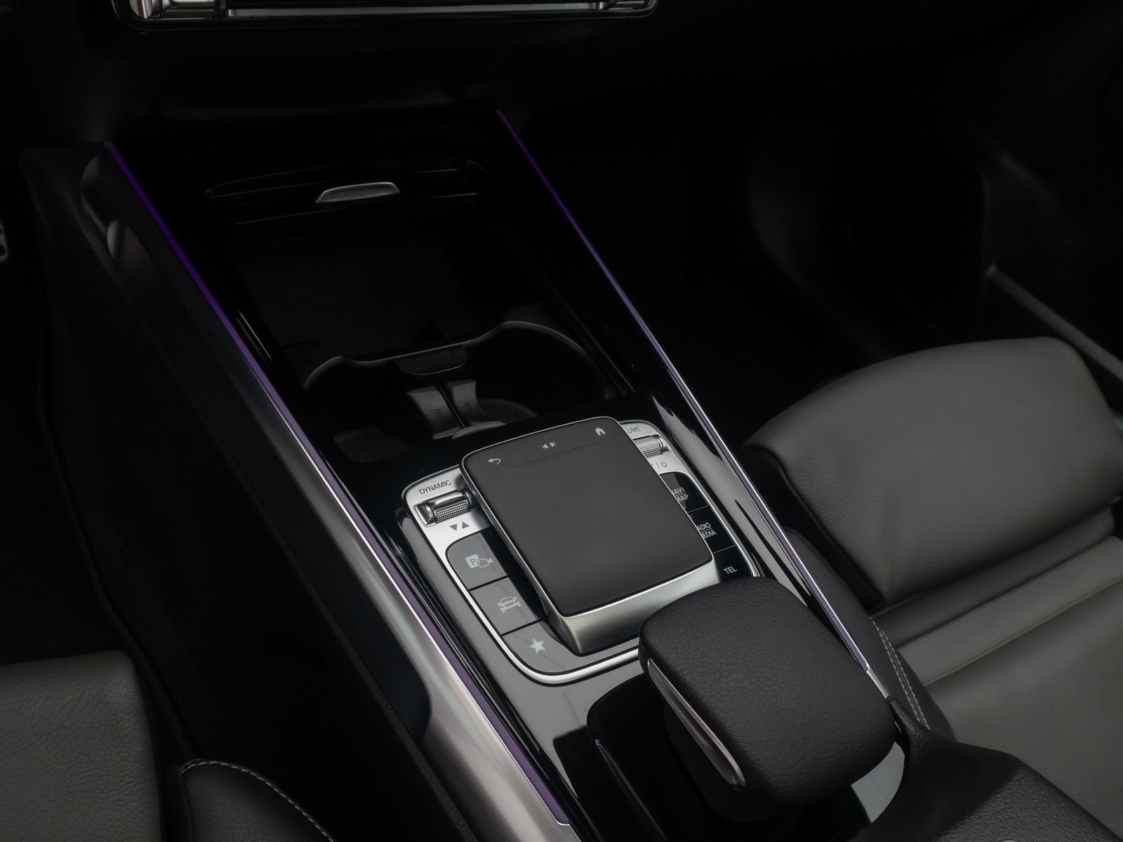 Fahrzeugabbildung Mercedes-Benz GLB 220d AMG Line SoundSys 360&deg;Panorama Standhzg