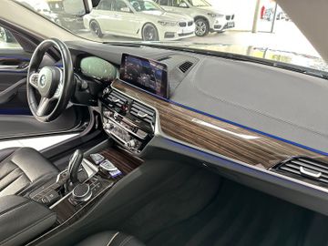 Fahrzeugabbildung BMW 540i xD LuxuryLine ACC Kamera HUD DAB HiFi Alarm