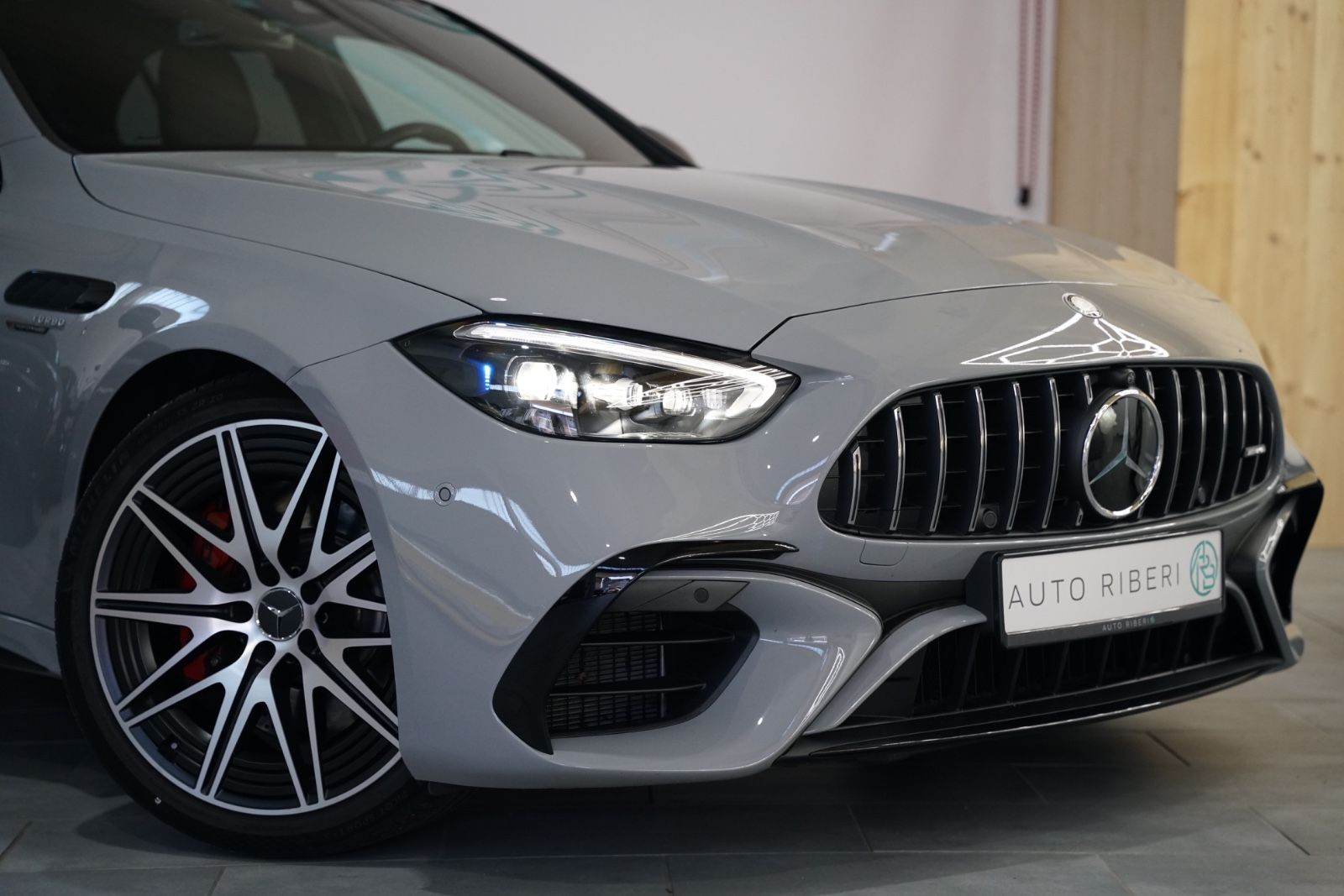 Mercedes-Benz C63AMG 4Matic+SE Performance F1* imagem 3