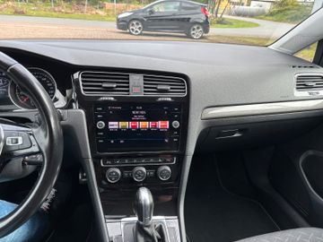 Volkswagen Golf - 2