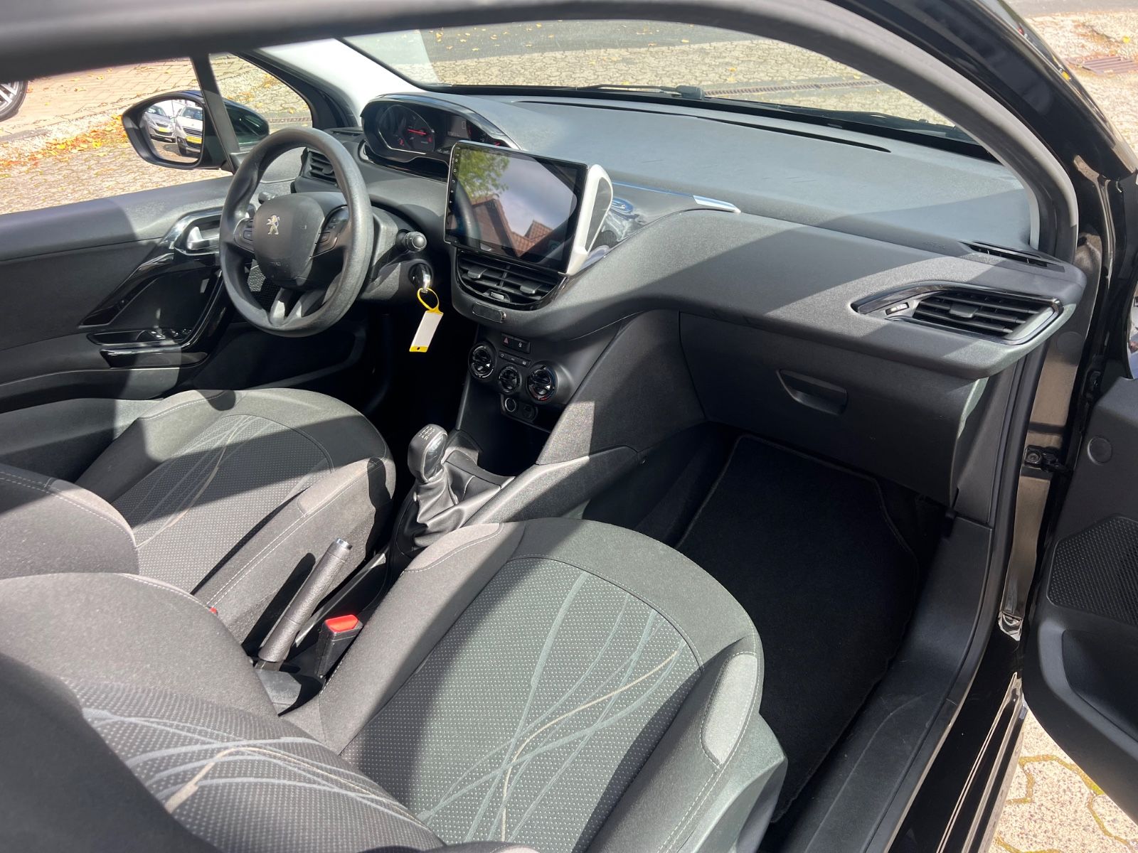 Fahrzeugabbildung Peugeot 208 Active *TÜV NEU