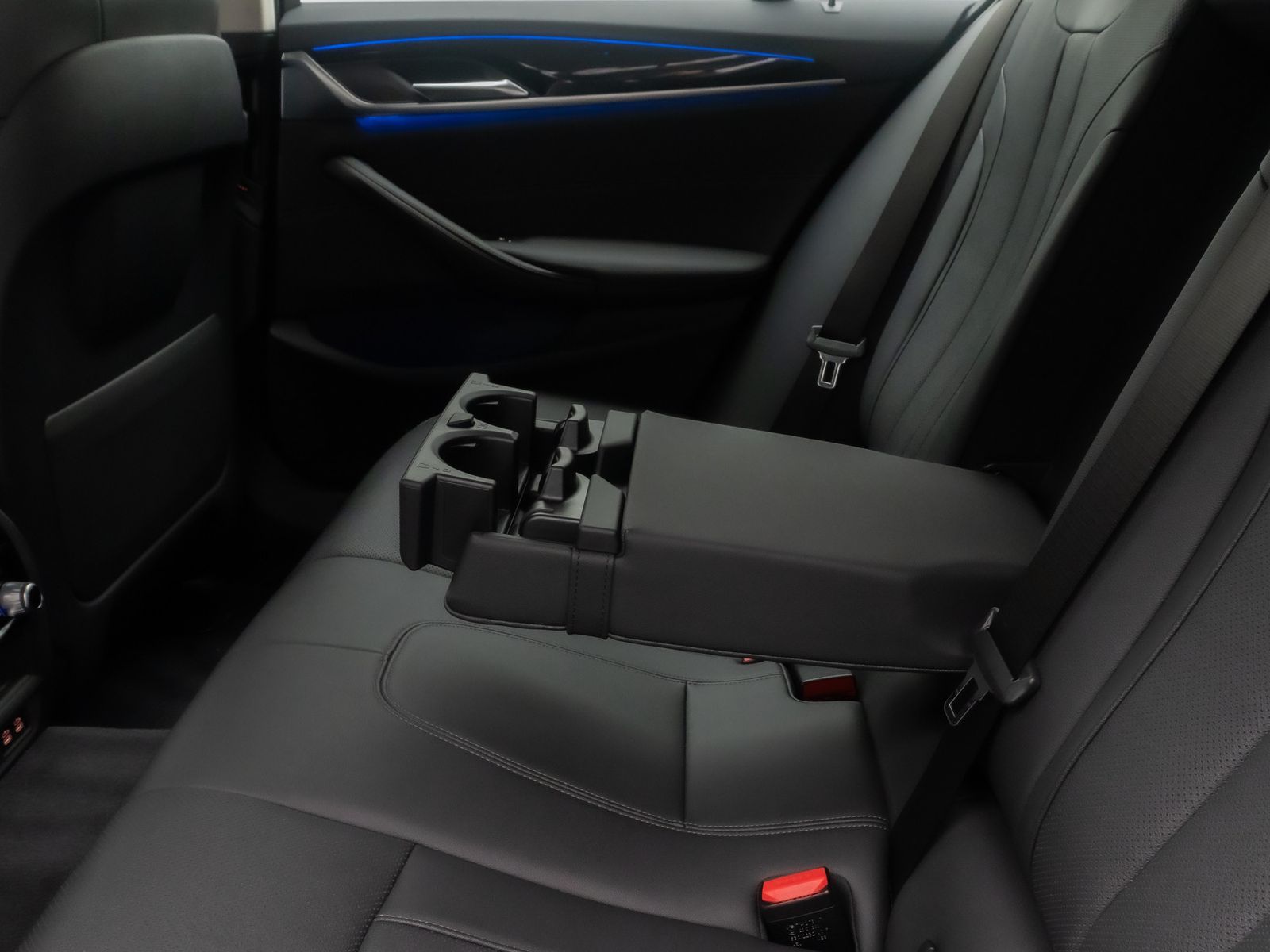 Fahrzeugabbildung BMW 520d xD Sportsitz AHK Alarm DAB Kamera 4xKlima