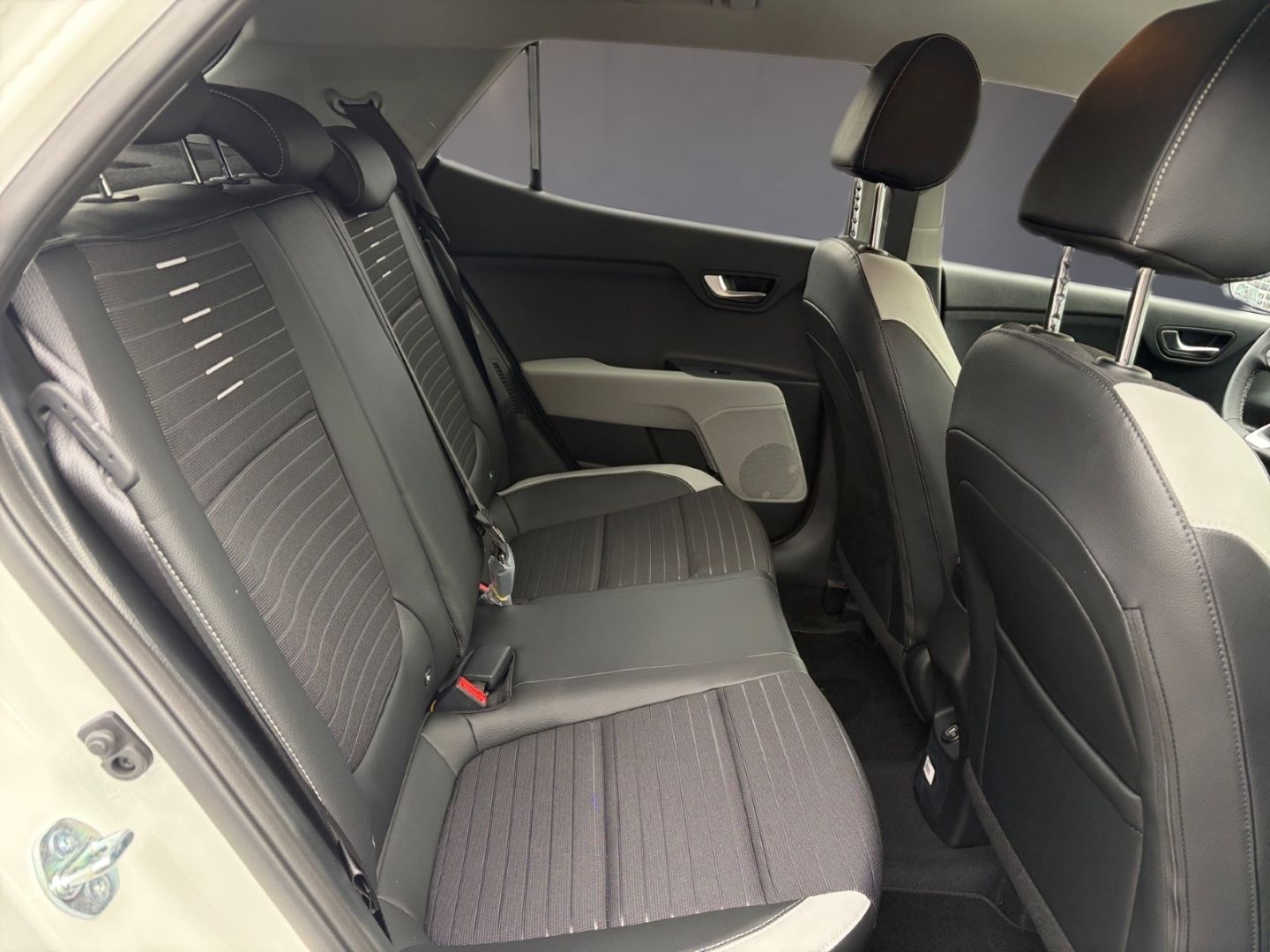 Fahrzeugabbildung Kia Stonic Spirit, AT+Technik Paket Navi LED Auto Kl