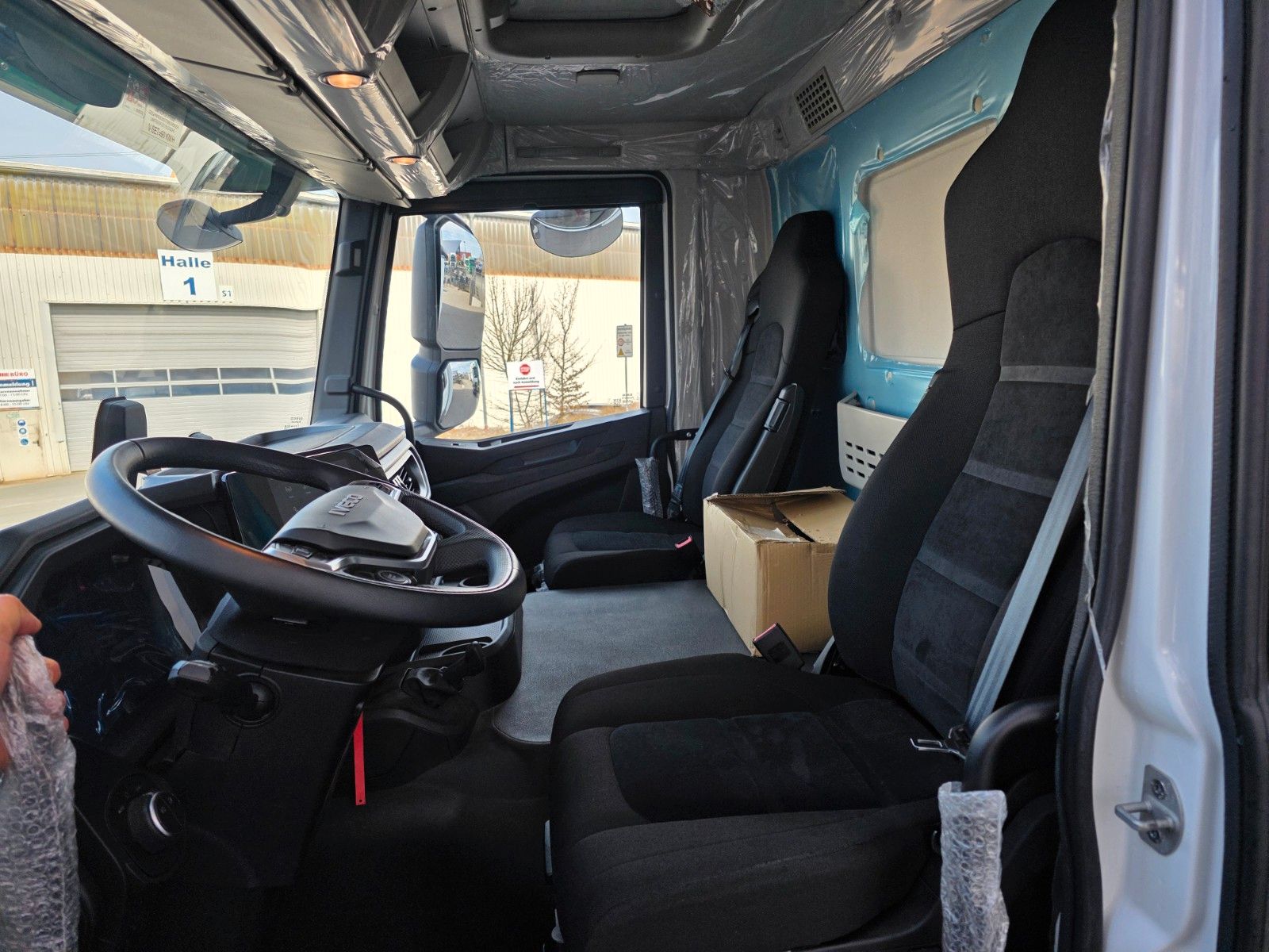 Fahrzeugabbildung Iveco S-Way AD190S40/P LBW Bär 2.000kg Spoiler