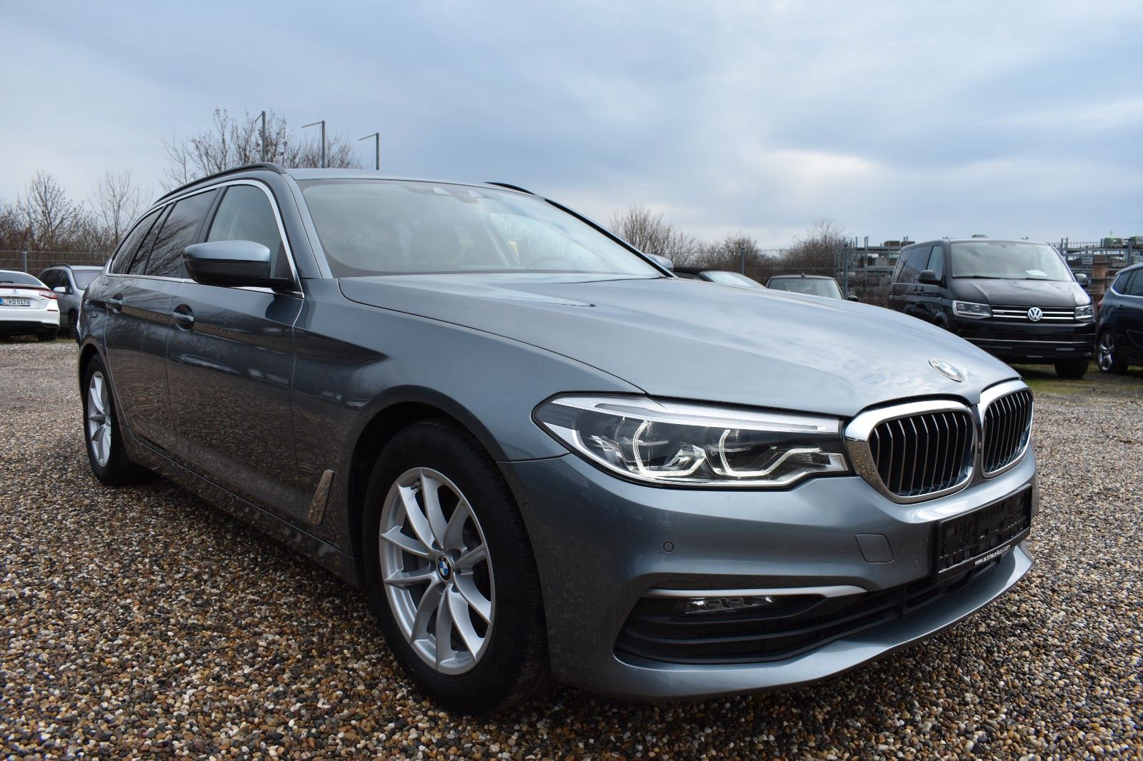 Fahrzeugabbildung BMW 520d Touring M Sportfahrwerk HUD AHK Keyless ACC
