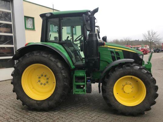 John Deere 6120M