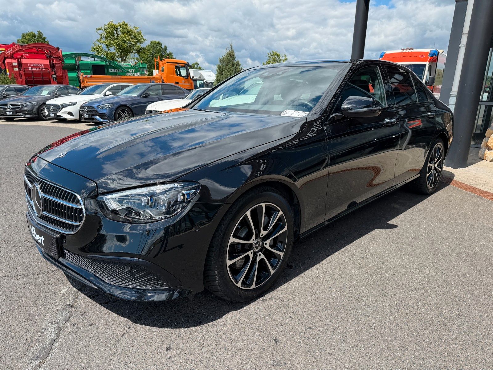 Fahrzeugabbildung Mercedes-Benz E 220 d Avantgarde Night+Burm+Pano+Memory+ILS