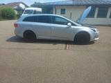 Toyota Avensis  Kombi 2.2 D -4D - Toyota Avensis: D4d