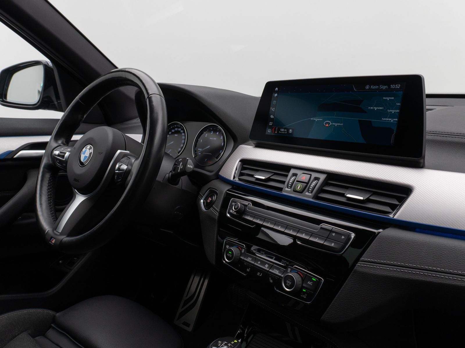 Fahrzeugabbildung BMW X1 xD25e M Sport Panorama Kamera HUD DAB HiFi