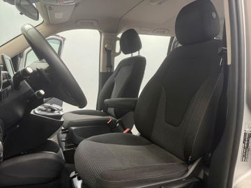 Mercedes V 220 - 11