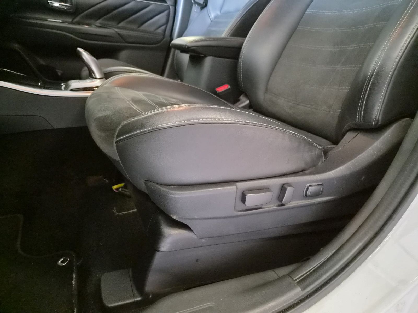 Fahrzeugabbildung Mitsubishi Outlander PHEV Basis Spirit 4WD / KAMERA /
