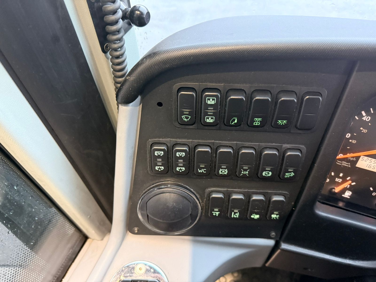 VANHOOL  2017 - Image 11 of 35