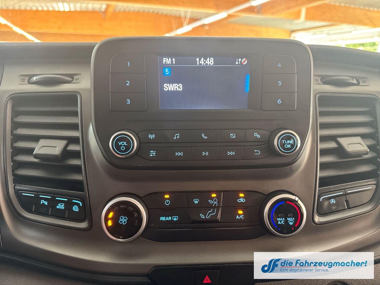 Fahrzeugabbildung Ford Transit Custom 320 L2 Trend 2.0 TDCi Dyn. Kurven