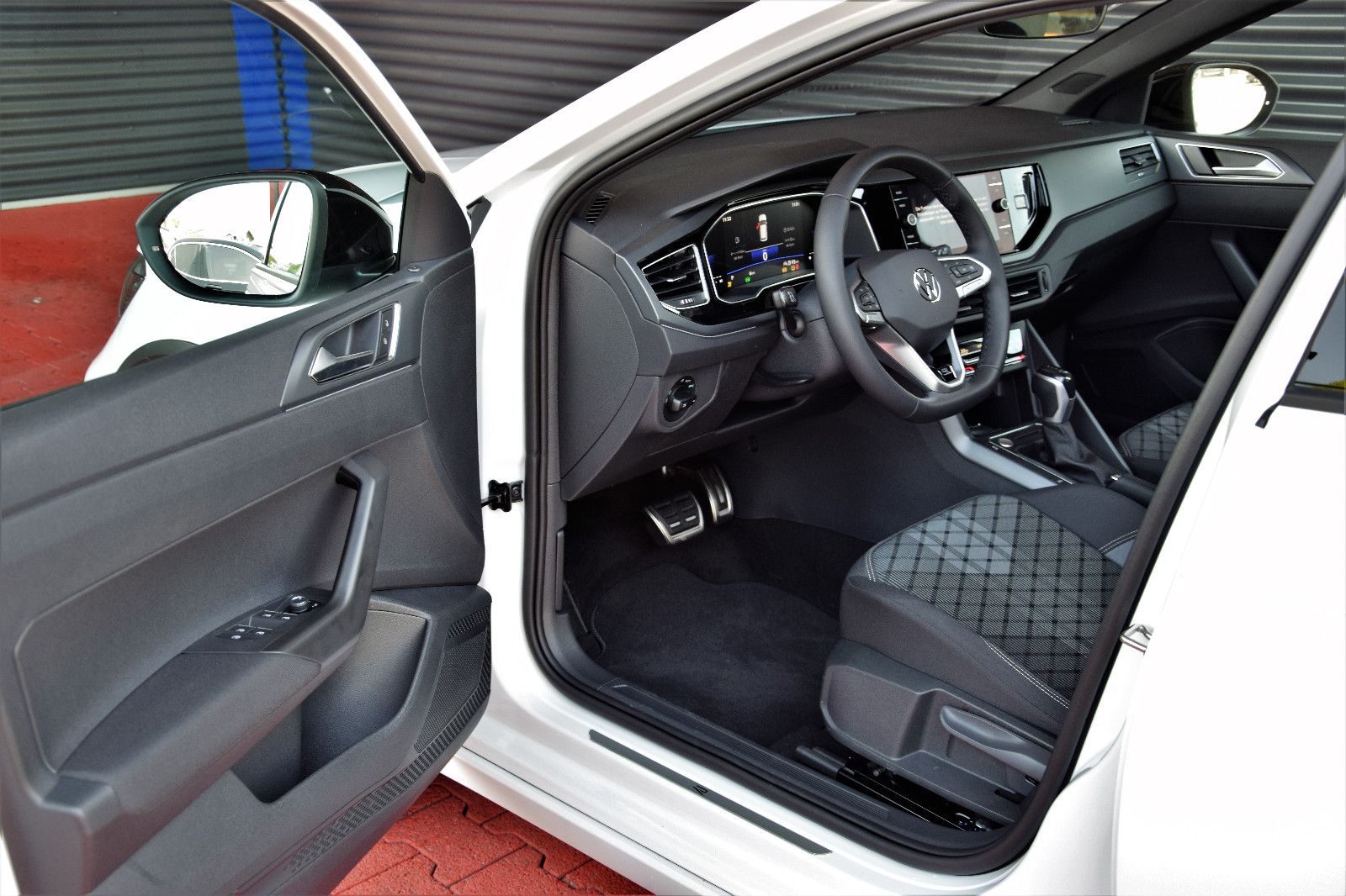 Fahrzeugabbildung Volkswagen Taigo R-Line Pano Matrix-LED Sitzheizung Ambient