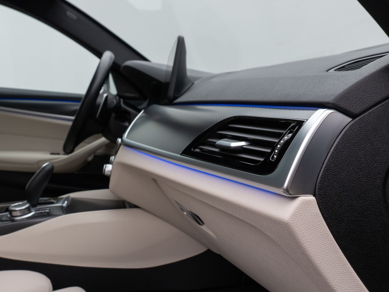 Fahrzeugabbildung BMW 540i xD M Sport Glasdach Kamera HUD DAB H/K 19"