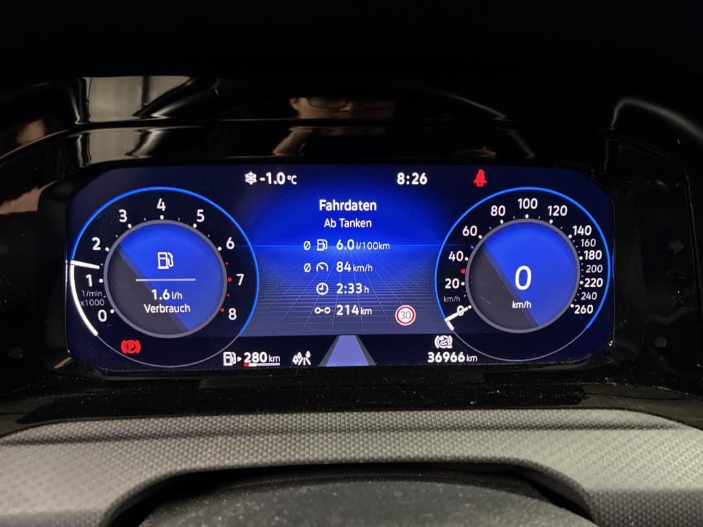 Fahrzeugabbildung Volkswagen Golf VIII TSI Active Standhzg. LEDplus Navi AID
