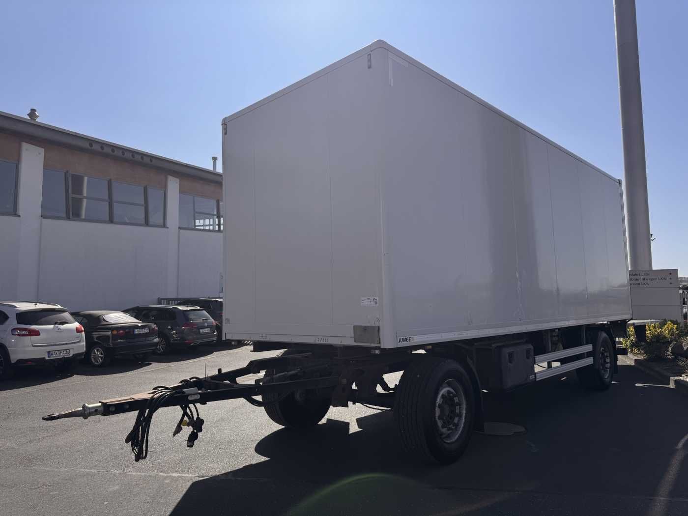 Fahrzeugabbildung Andere Junge AASK18P037 LBW Bär (2.000kg)