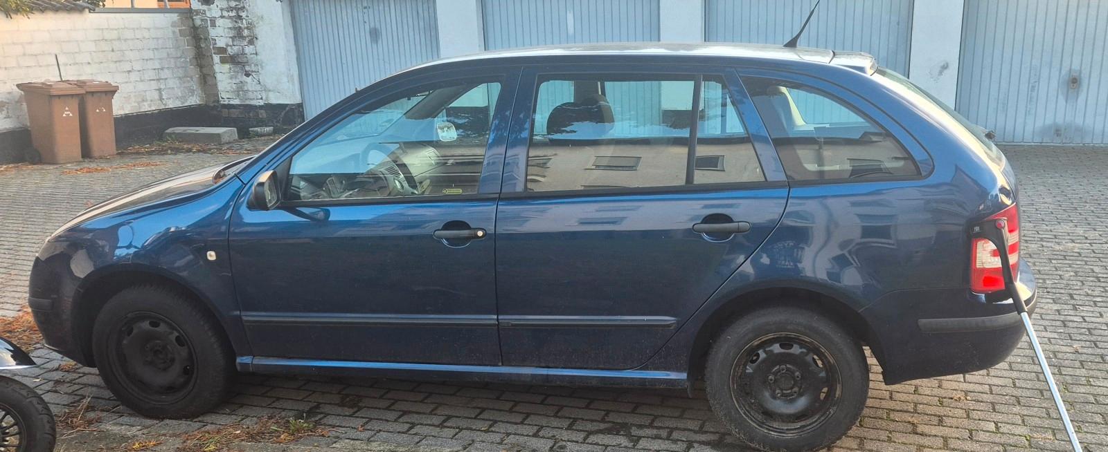 Skoda Fabia 2006 — rear view