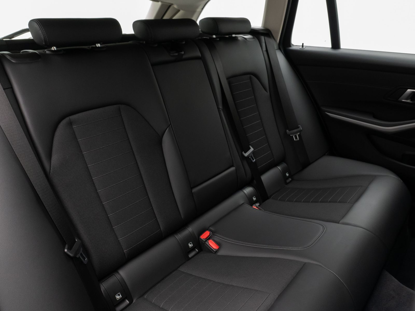 Fahrzeugabbildung BMW 330e Kamera DAB CockPitPr DrivAssis Alarm Sport