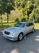 Mercedes-Benz Mercedes E240 T-Modell Avantgarde, TÜV 12/... - Mercedes-Benz E 240 in Dresden