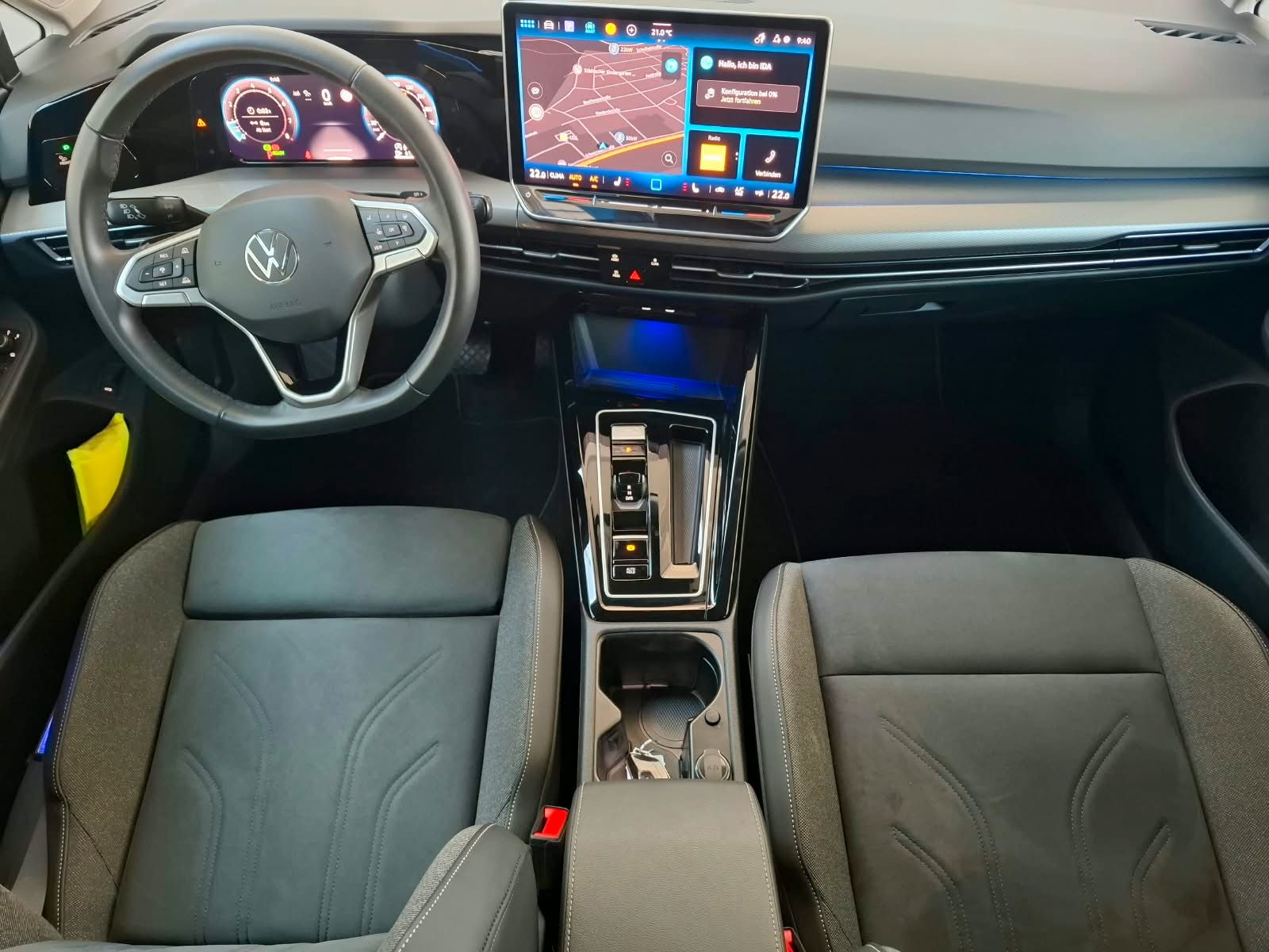 Fahrzeugabbildung Volkswagen Golf VIII Var. Style 1,5 eTSI DSG +IQ.Light+Navi
