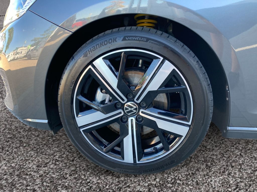 Fahrzeugabbildung Volkswagen Caddy 1.5 TSI Life Standheizung LED Navi Winter