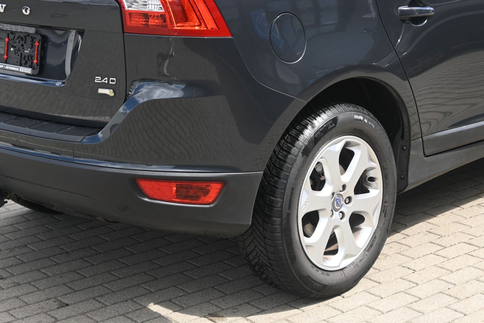 Fahrzeugabbildung Volvo XC60 2.4D Summum Drive*BiXenon*PDC*CD*Servo*USB