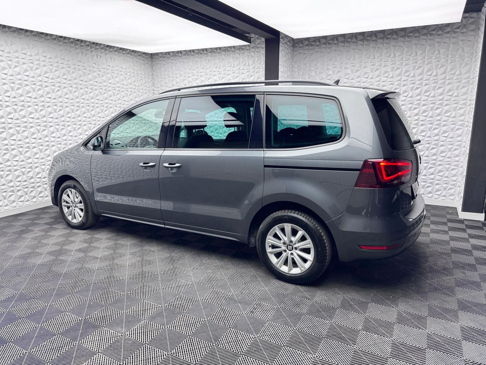 Fahrzeugabbildung SEAT 2.0 TDI 7-SITZER/ACC/AHK/KEYL/DCC/STDHZ/RCAM/DAB