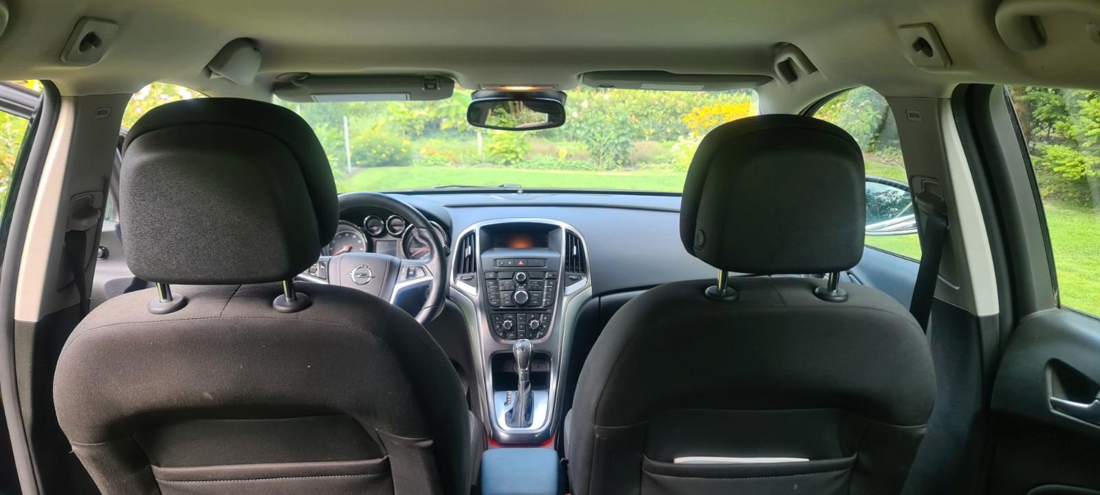 Opel Astra 2011 — photo 5