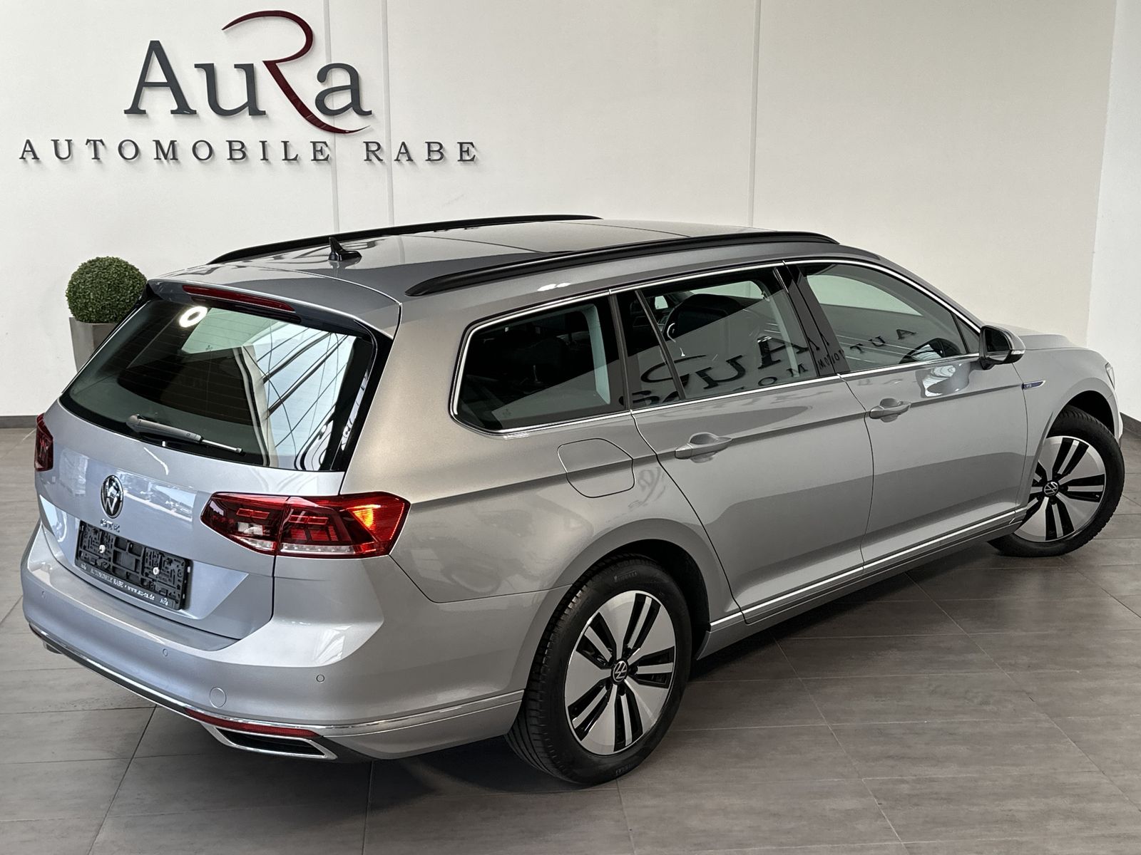 Fahrzeugabbildung Volkswagen Passat Variant 1.4 TSI DSG GTE NAV+LED+ACC+PANO