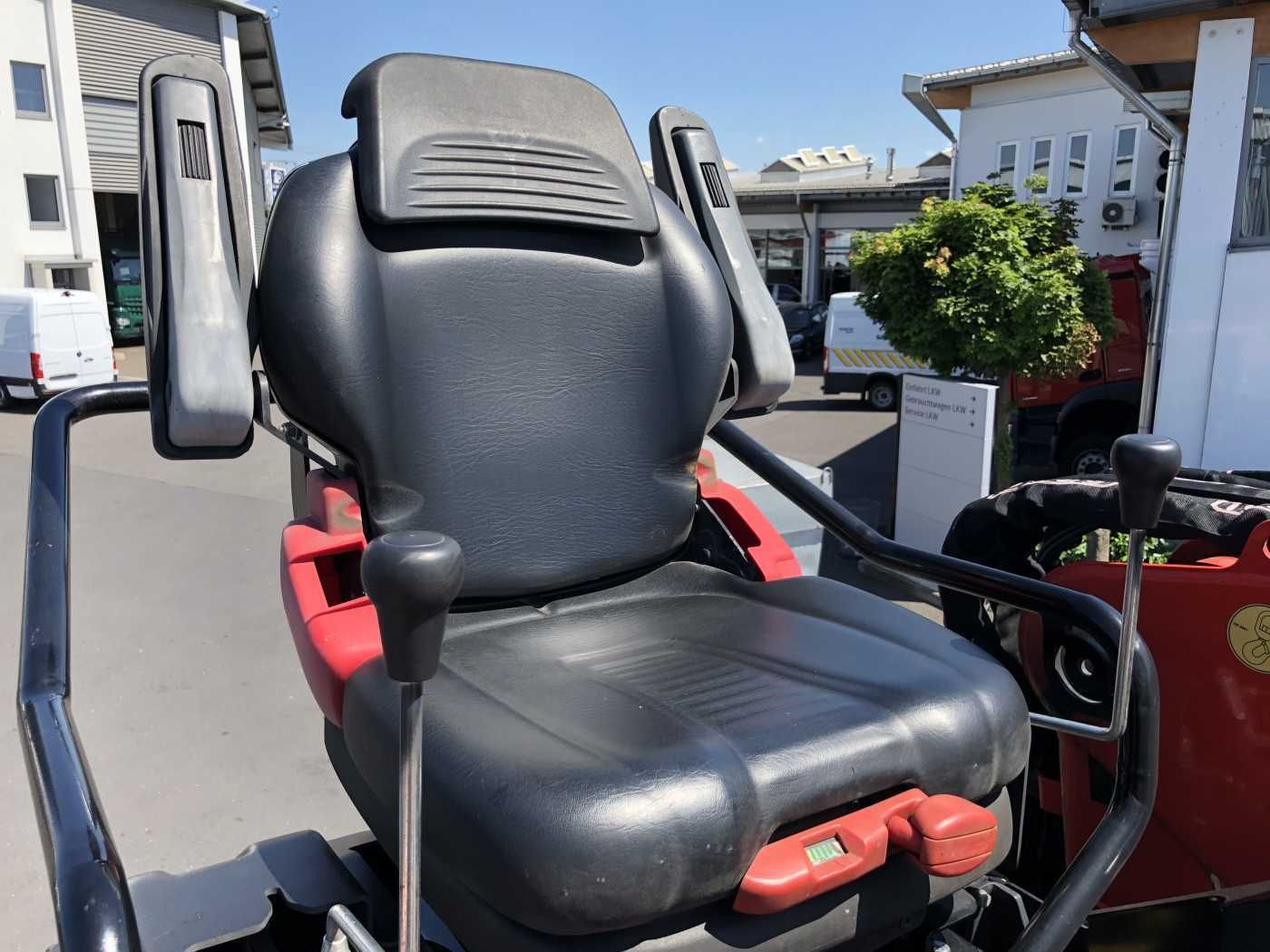 Fahrzeugabbildung Mercedes-Benz Actros 2745 L 6x2 Baustoffpritsche+Kran Retarder