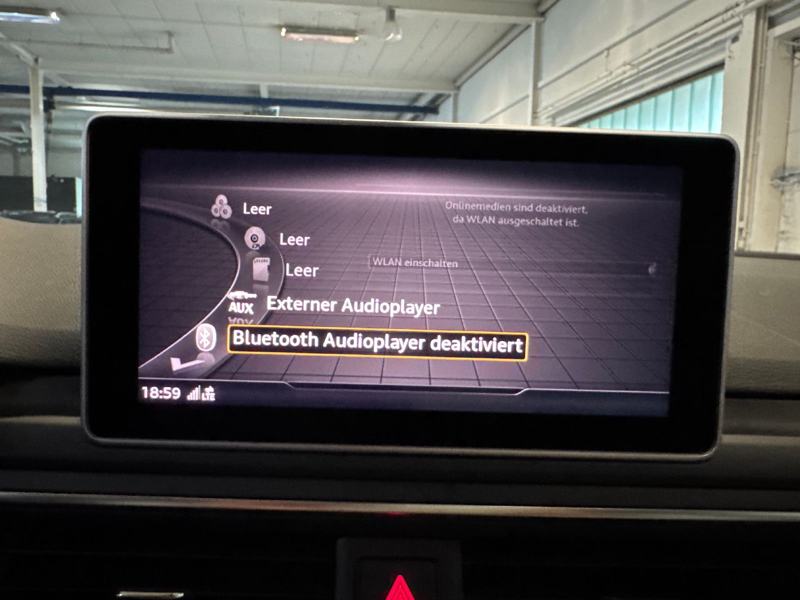 Fahrzeugabbildung Audi A4 Avant DESIGN S-TRONIC PANO STHD AHK LEDER