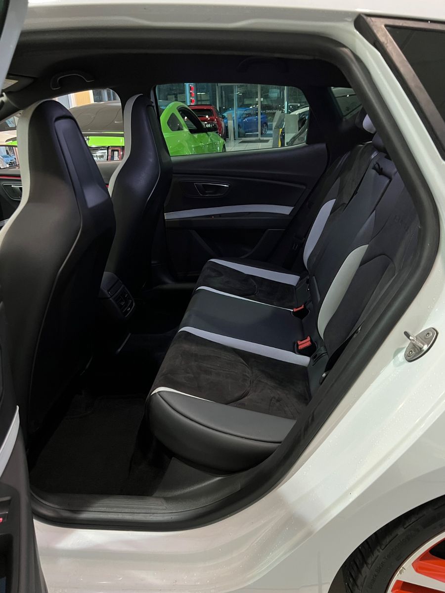 Fahrzeugabbildung SEAT Leon Cupra 290 DSG *ORANGE LINE * SCHALENSITZE *