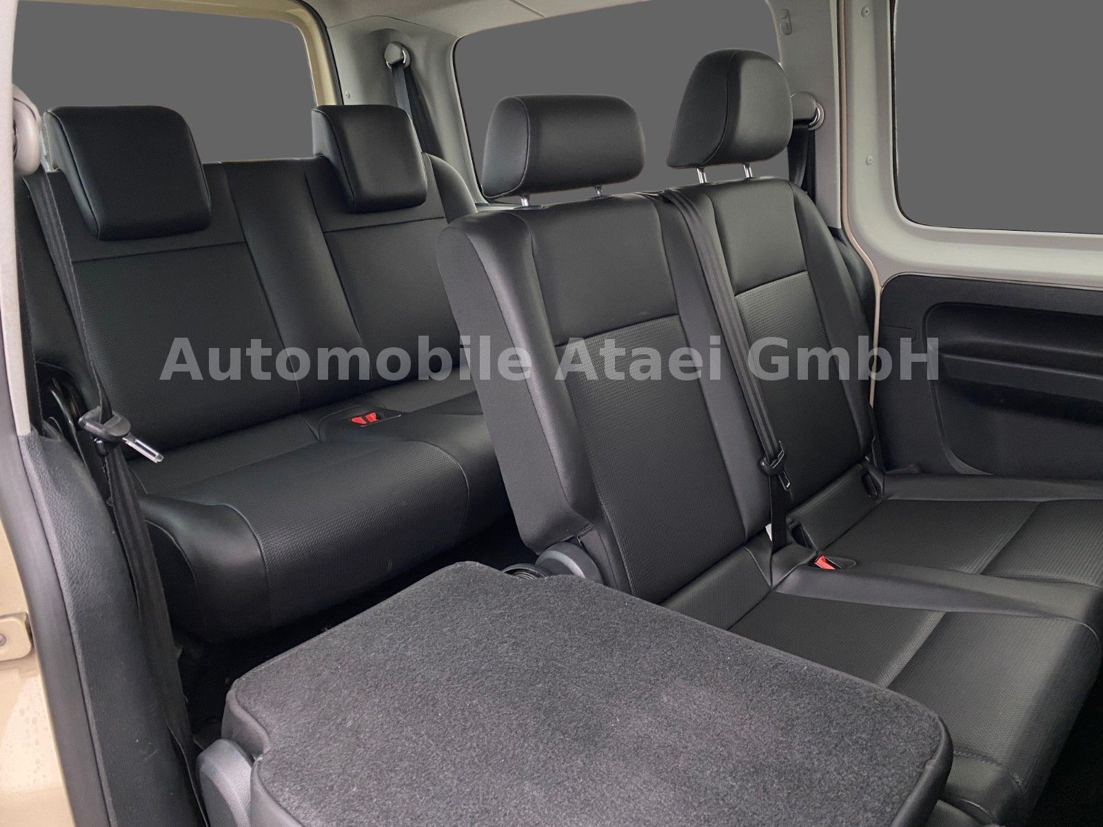 Fahrzeugabbildung Volkswagen Caddy Erdgas MAXI *Taxi* 7-SITZE+ KAMERA (8294)