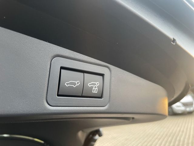 Toyota Corolla TS 1.8 Hybrid Team D *2xPDC*LED*SHZ*NAV*