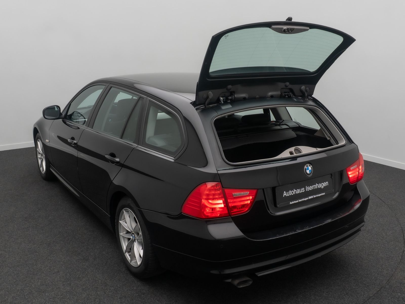 Fahrzeugabbildung BMW 318d GeschwindigReg PDC KlimaAut Freischprech