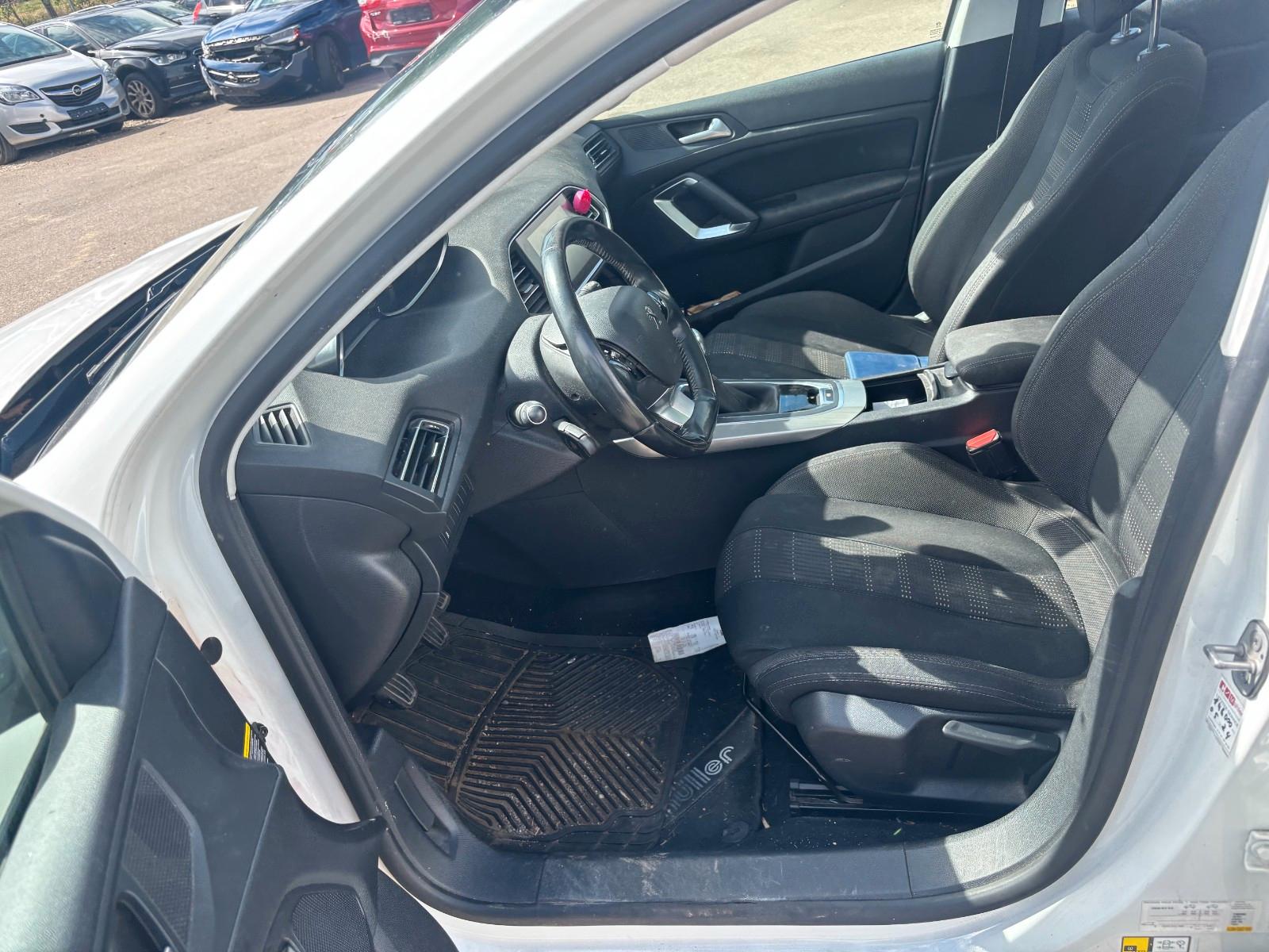Peugeot 308 2015 — photo 11