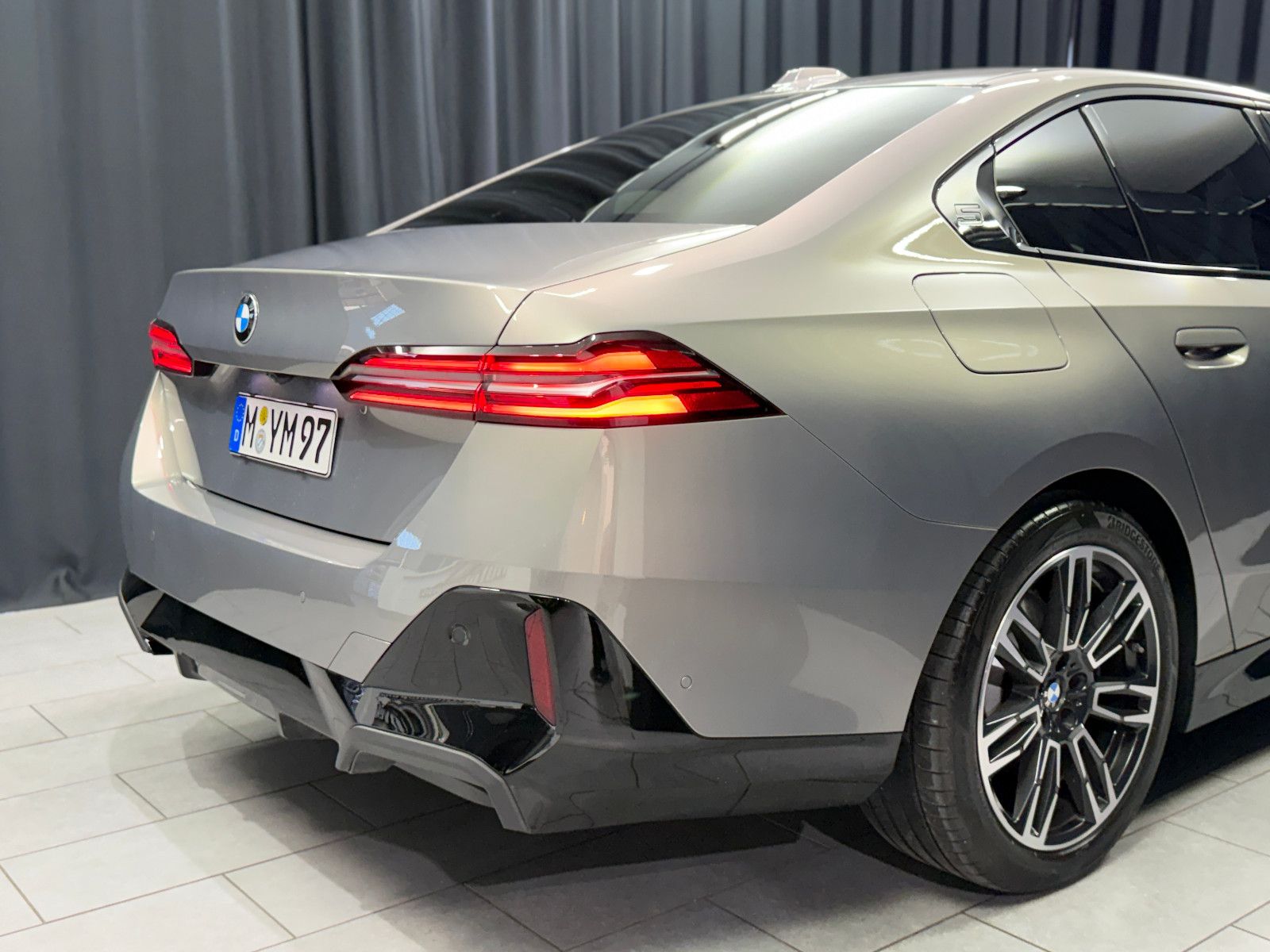 Fahrzeugabbildung BMW 520 d Limousine M Sport|H&K|HuD|Garantie