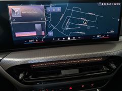 Fahrzeugabbildung BMW 320i Touring M Sport -AHK/Pano/HeadUp/Innovation