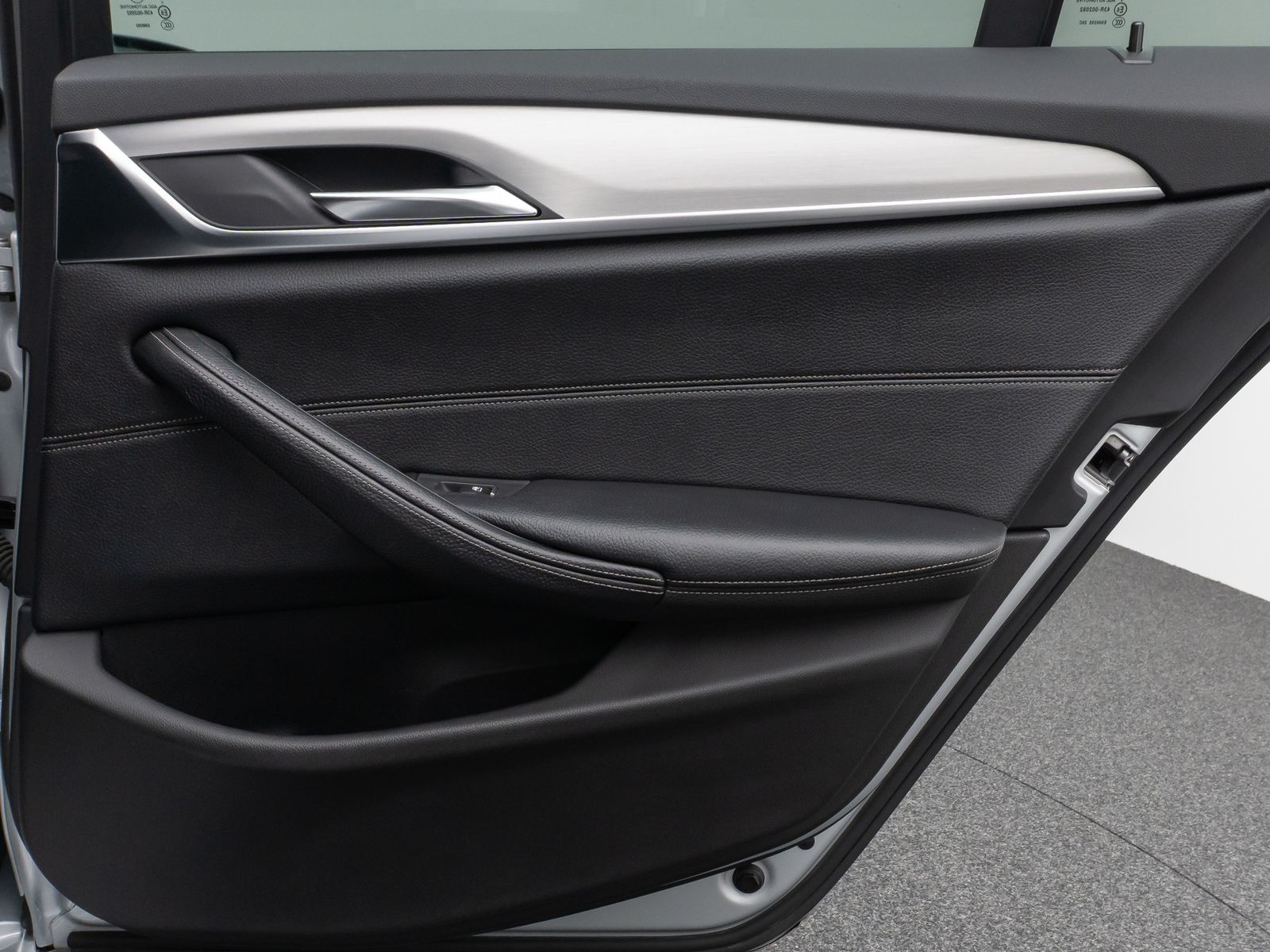 Fahrzeugabbildung BMW 520d  Sport Line HUD HiFi PDC Alarm DisplayKey