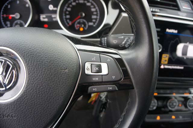 Fahrzeugabbildung Volkswagen Touran 2.0 TDI IQ.DRIVE ACC NAVI DAB BLIND ALU