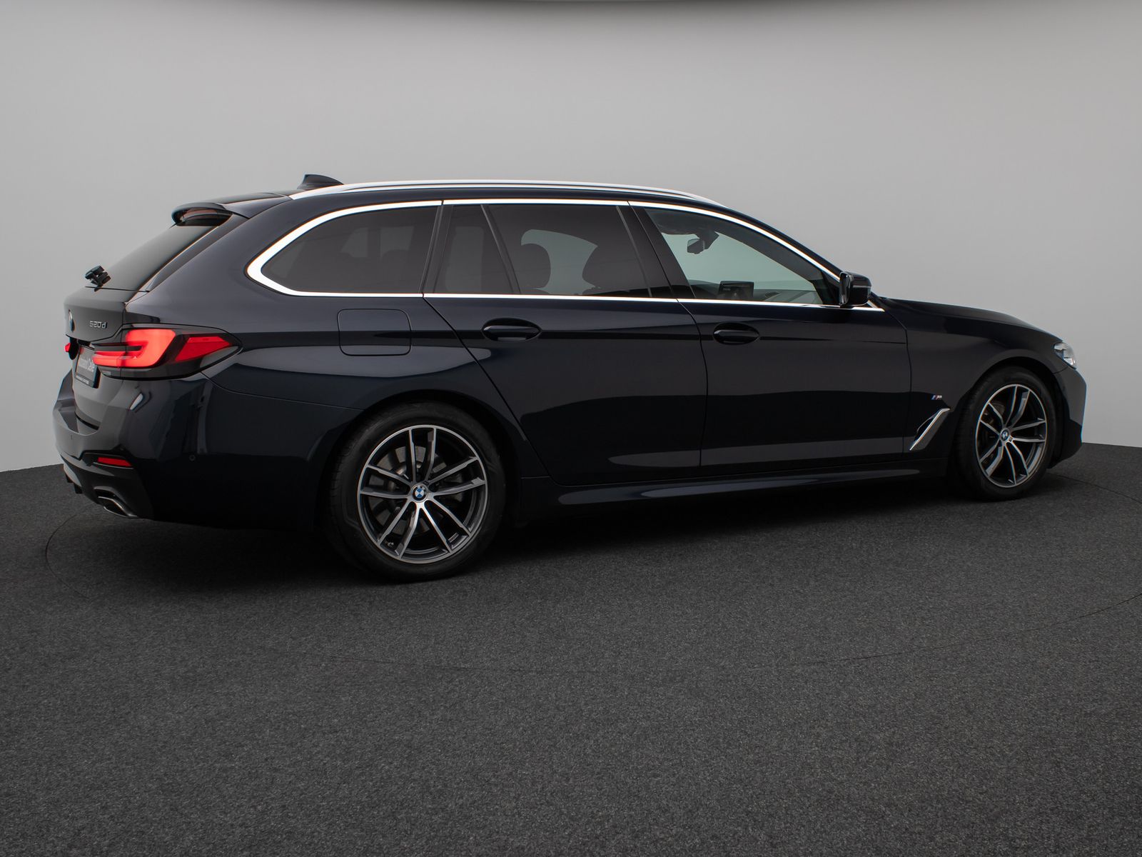 Fahrzeugabbildung BMW 520d xD M Sport Kamera HUD DAB 4xKlima Alarm AHK