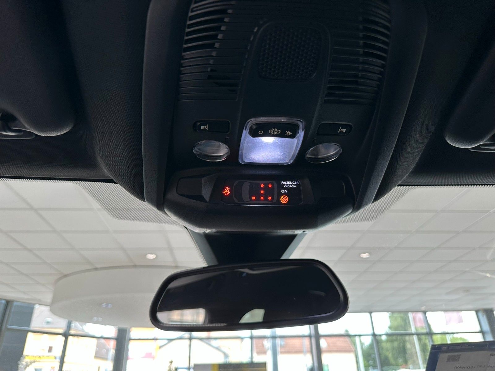 Fahrzeugabbildung Peugeot 5008 Active Pack 1.2T LED/NAVI/PDC/R'CAM/DAB+