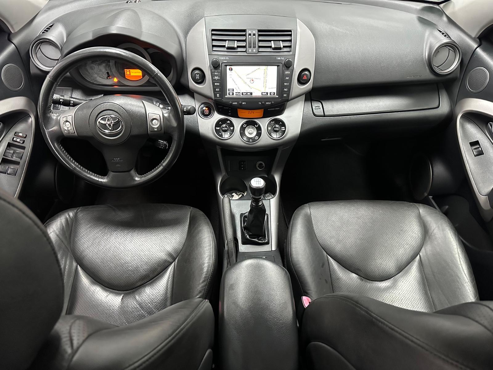 Toyota RAV4 Executive 2.2 D-CAT 177 ch 4x4 • Cuir • GPS • Caméra • Attelage