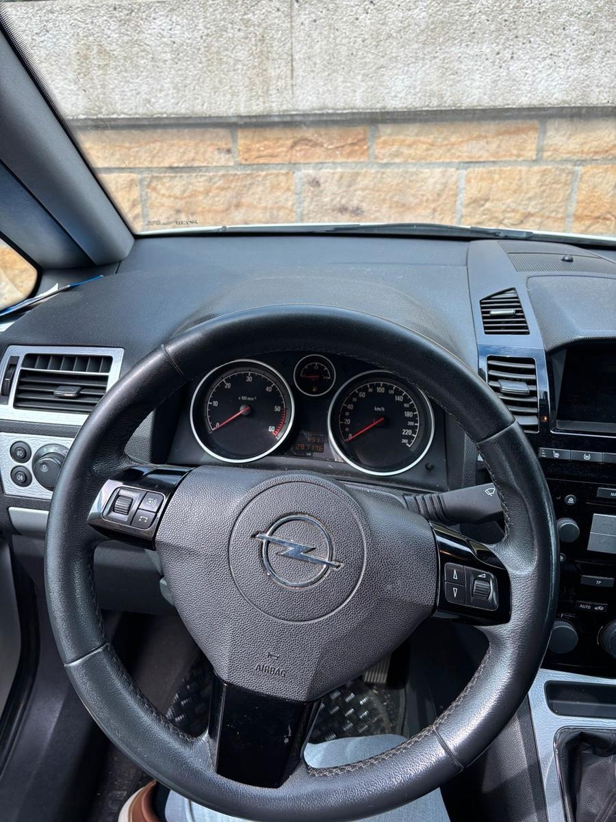 Opel Zafira 2011 — photo 11