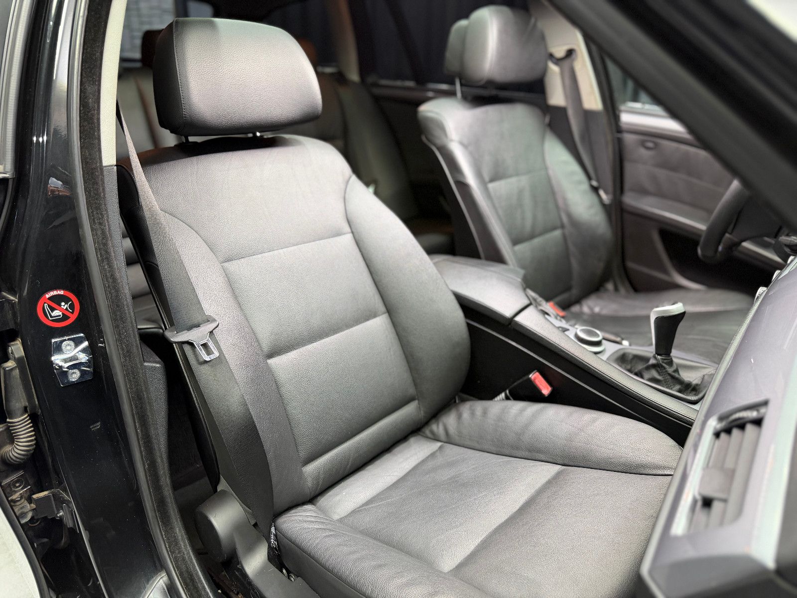Fahrzeugabbildung BMW 523I Touring |PDC|PANO|NAVI|LEDER