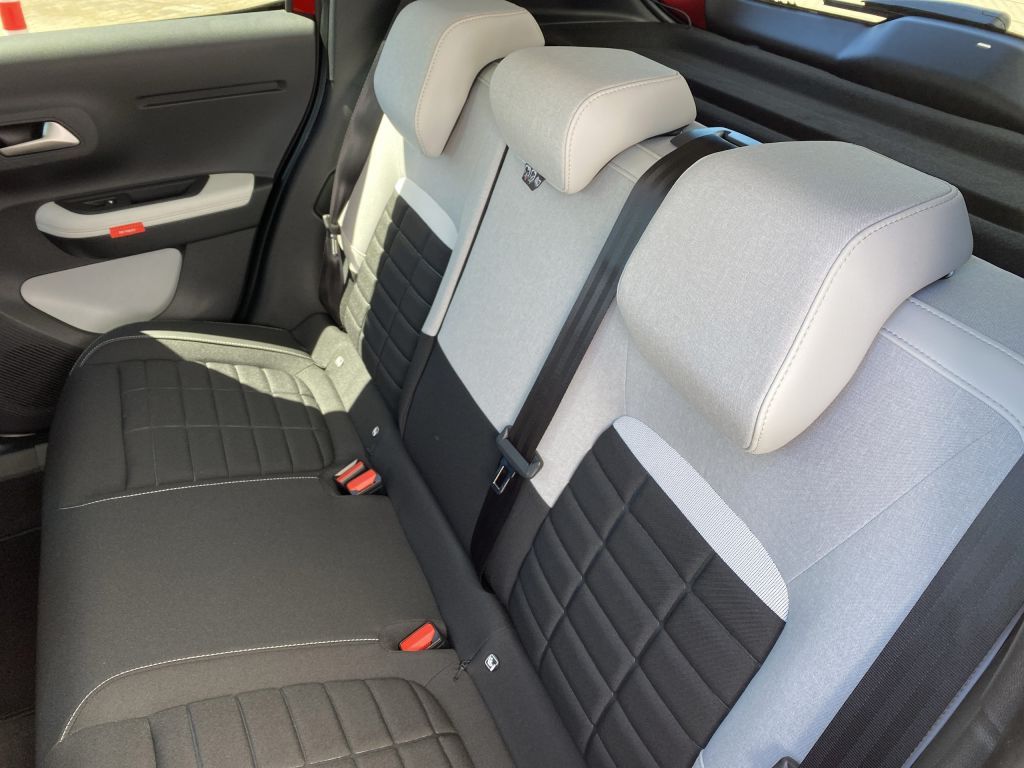 Fahrzeugabbildung Citroën C3 Hybrid 110 MAX *Sitzh*beh. Frontscheibe u Len