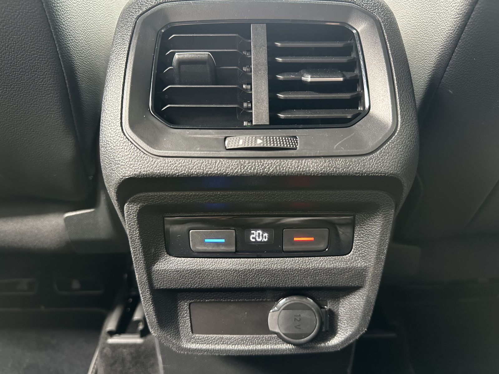 Fahrzeugabbildung Volkswagen Tiguan 2.0 TDI DSG R-Line Black NAV+LED+ACC