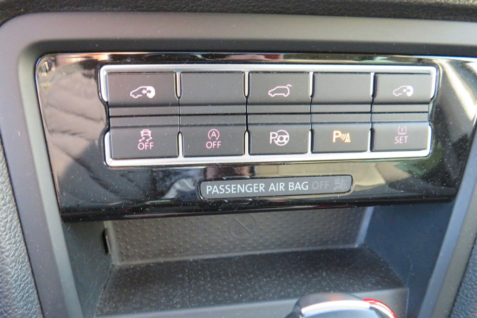 Fahrzeugabbildung Volkswagen Sharan Highline TDI DSG 7-S XENON ACC AHK "VOLL"