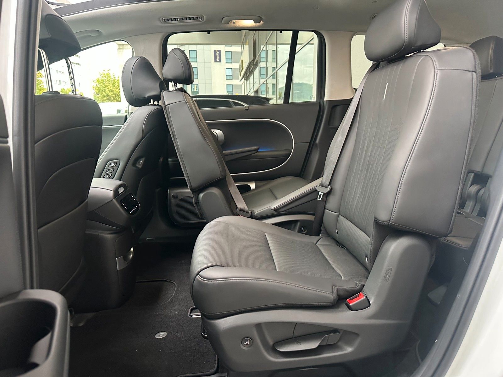 Fahrzeugabbildung Hyundai IONIQ 9 UNIQ 110kWh 360°/Bose/Leder!